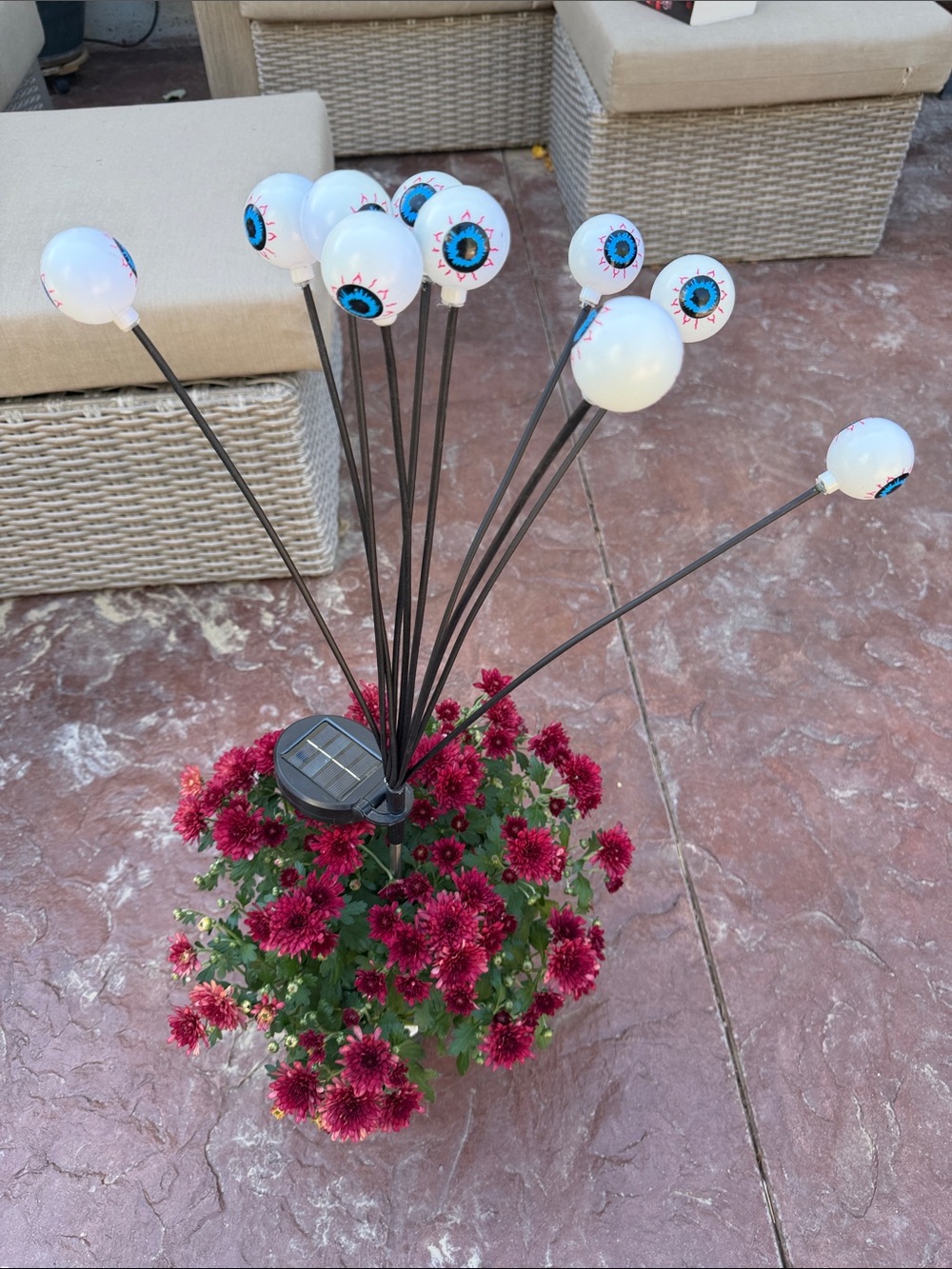 Solar Eyeball Garden Lights - White Eyeball LED Stakes